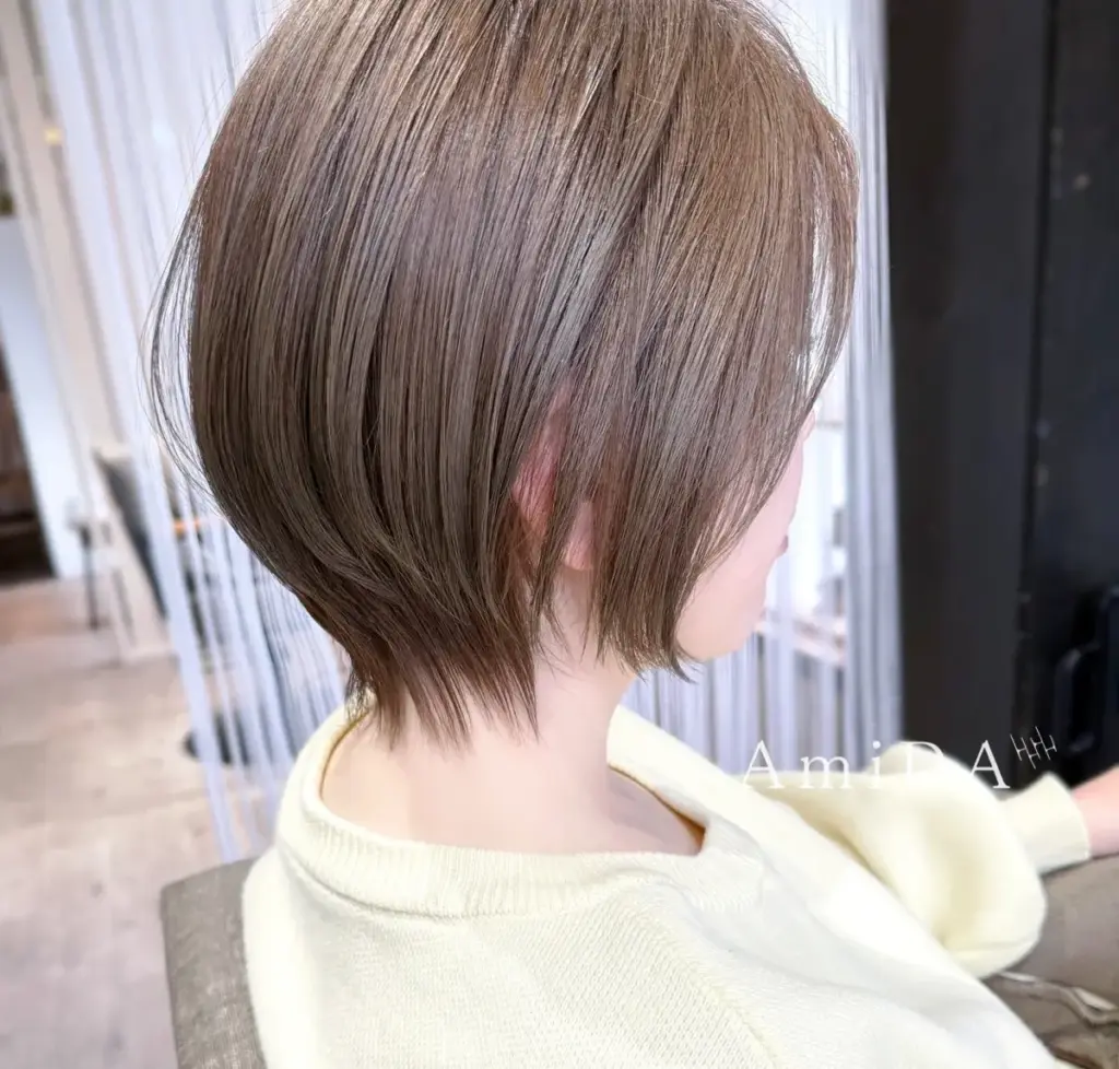 女性らしいショートヘアAmiDA